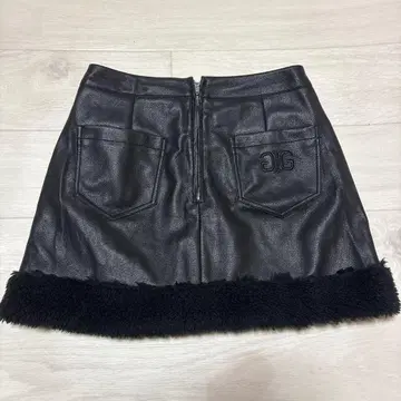 GYDA 제이다 인조 가죽 보아 스커트 라이크 숏팬츠 스커트