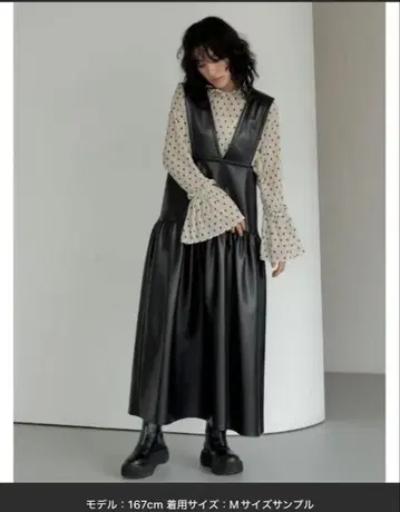 전후 2WAY 개더 절개 인조 가죽 오버롤 스커트