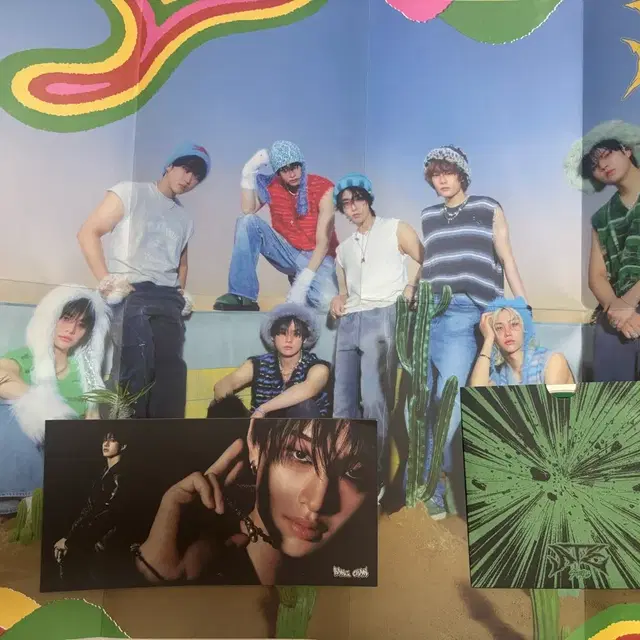 스트레이 키즈 스키즈 에이트 예판 포스터, 앨범 구성품