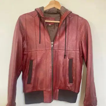 레드 후드 부착 가죽 숏 자켓