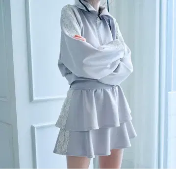 [ Lovilyn ] 세트 배색 레이스 크롭 트랙 자켓 x 스커트