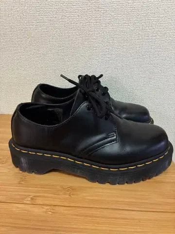 닥터 마틴 블랙 통굽 레이스업 슈즈