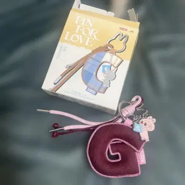 PIN FOR LOVE 버건디 G 키링
