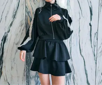 [ Lovilyn ] 세트 배색 레이스 크롭 트랙 자켓 x 스커트