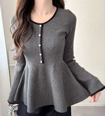 새상품 그레이 페플럼 니트탑 긴팔