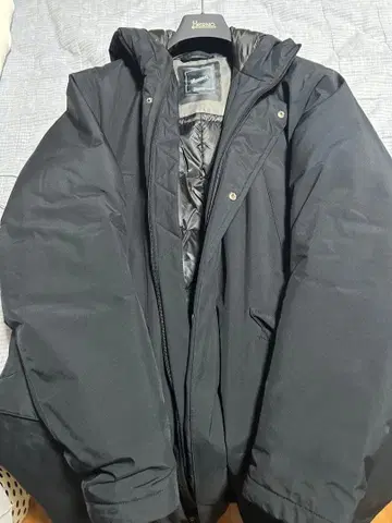 헬레노 다운 코트 네이비 46 사이즈