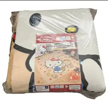 [ 새상품 ] 헬로키티 플란넬 러그 180 x 180