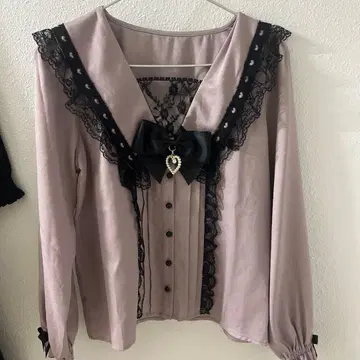 MARS 리본 포함 하트 레이스 세일러 블라우스 (12/4까지 판매)
