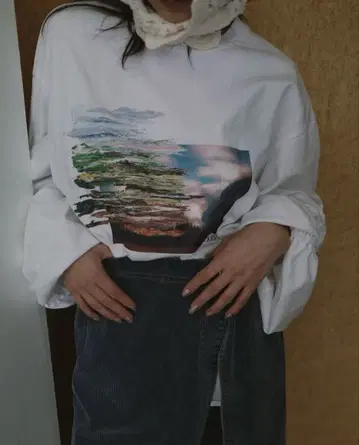 UND OIL PAINTING GATHER TOP