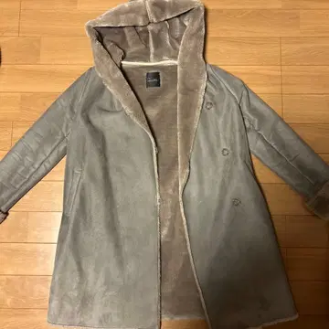 어반 리서치 로쏘 후드 부착 그레이 페이크 무스탕 코트