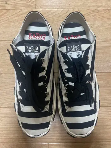 미사용 새상품 우메즈 카즈오 스니커즈 블랙