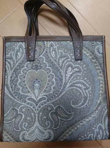 A VACATION 아바케이션 BOX 토트백 페이즐리