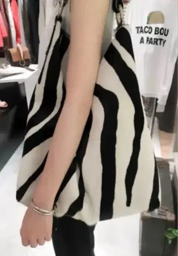 타임세일 MAURIZIO TAIUTI 윔 가젯 제브라 숄더