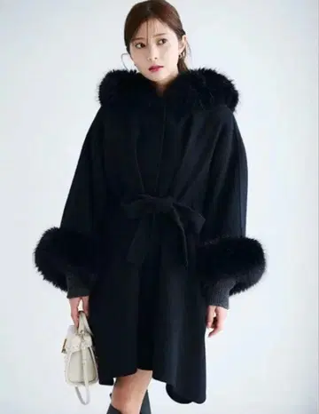 CELFORD 퍼 달린 판초 코트