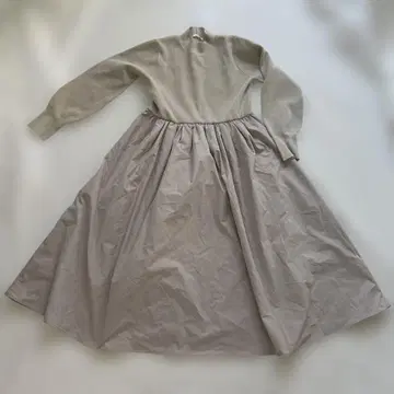 그레이 롱 원피스 긴팔 니트 오페크 도트