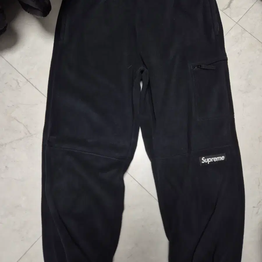 24FW 슈프림 폴라텍 팬츠 블랙 M