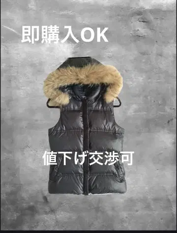 퍼 달린 블랙 다운 베스트