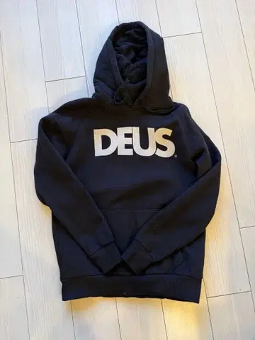 DEUS 블랙 후드티 S 사이즈