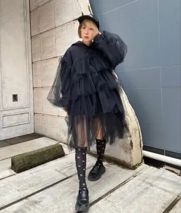 VIVIANO / Tiered Tulle Trimmed Hoodie