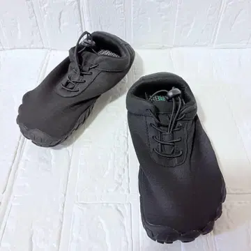 [컨디션 최상] 릴라페 밤 러닝화 블랙 24cm