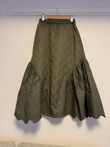 퀼팅 스커트 카키 새상품급