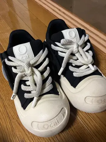 Ocai 블랙/화이트 스니커즈 상자, 부속품 포함