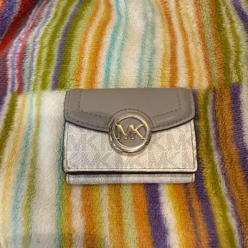 MICHAEL KORS 그레이 3단 폴더형 지갑