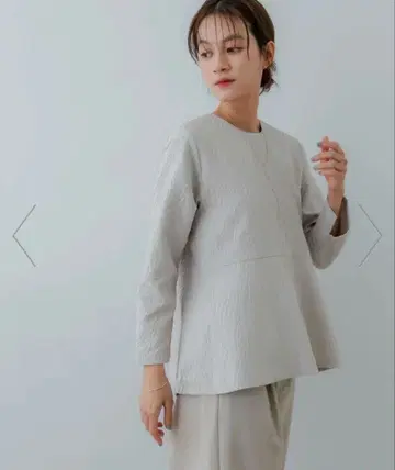 [ 새상품급 ] 자카드 페플럼 블라우스 URBANRESEARCH 25SS