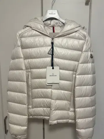 MONCLER 후드 부착 화이트 다운 자켓