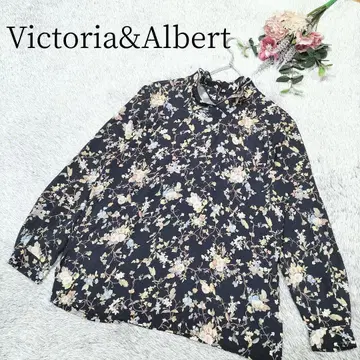 [빅토리아 앤 앨버트] 새상품급 꽃무늬 블라우스 프릴 목선 뒷면 버튼