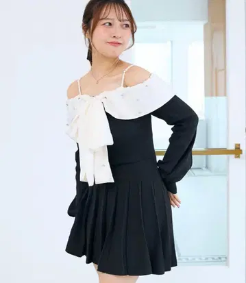 MAJESTIC LEGON 프론트 빅 리본 니트 미니 원피스