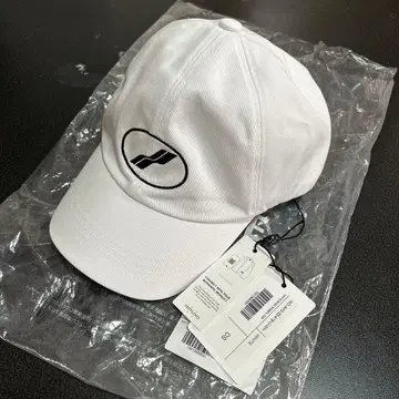 WE11DONE 로고캡 화이트