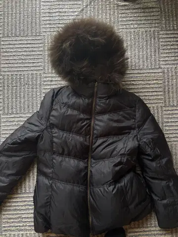 블랙 다운 자켓 퍼 후드 포함