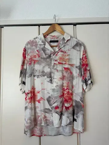 sense of place 꽃무늬 오픈 카라 셔츠