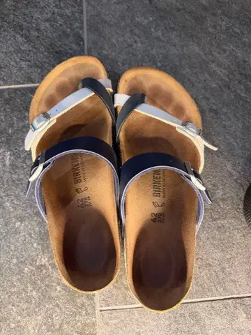 Birkenstock 네이비/화이트 샌들