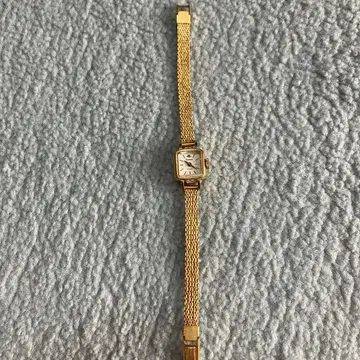 골드 스퀘어 페이스 시계