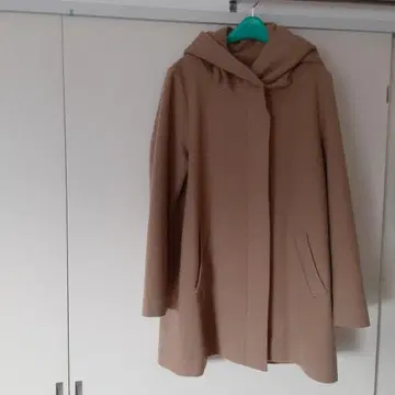 ROSSO 베이지 후드 부착 코트 캐주얼