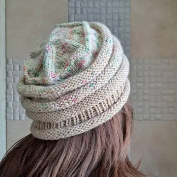 니트 모자 베이지와 다색 혼합