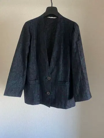 DIGNITY GRACE 테일러드 자켓 블랙과 그린의 무늬