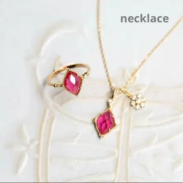 레드 커런덤 눈의 결정 목걸이