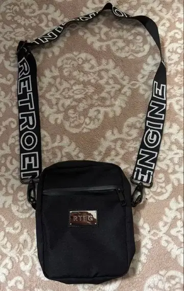 RETROGEN 블랙 숄더백