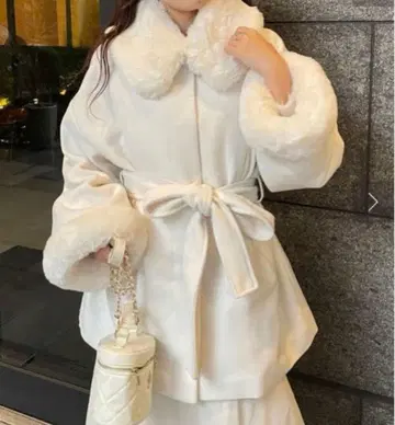 아자토 모테 코트