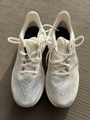 HOVR 러닝화 화이트