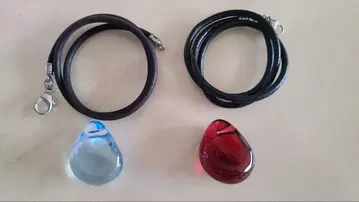 Baccarat 파랑 빨간색 드롭형 펜던트 목걸이 포함