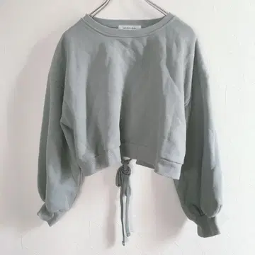 백리본 맨투맨 스카이블루 스타일리시 숏 기장 레이스업 상의