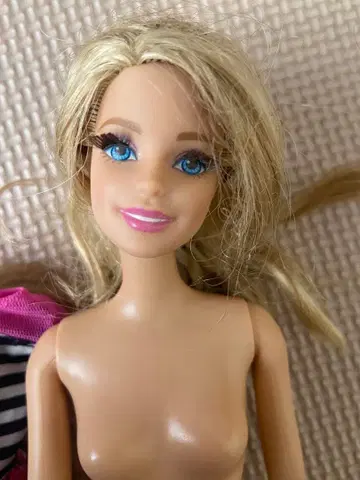 2013년 레어 블랙 입체 속눈썹 바비 인형 금발 덤 드레스 포함