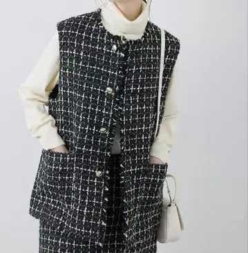 로페피크닉 골드 버튼 트위드 베스트 블랙 화이트 38