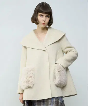 deicy 화이트 퍼 포켓 코트 이번 시즌 신상