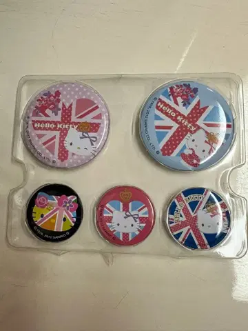 헬로키티 캔뱃지 세트