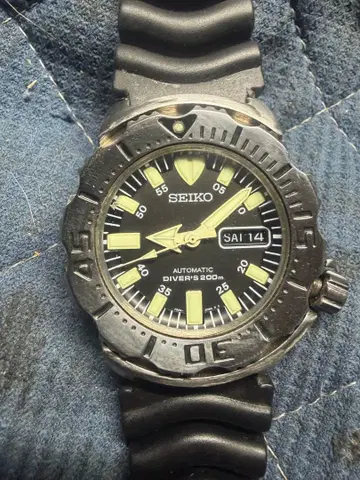 SEIKO 200m 다이버즈 블랙 몬스터
